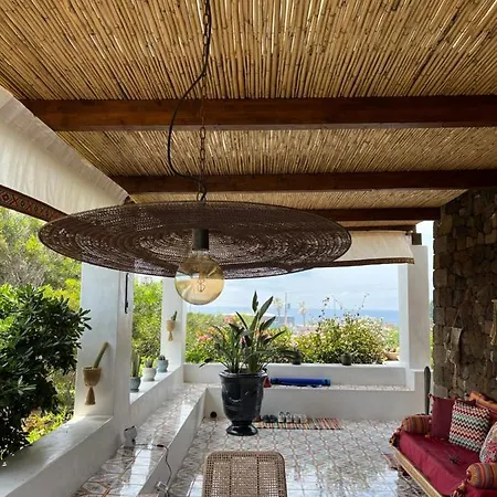 Holiday home Dammuso Pensare Luna *