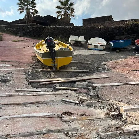 度假居 Dammuso Pensare Luna San Michele (Pantelleria)